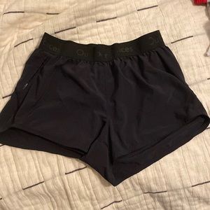 Outdoor Voices 3” run short